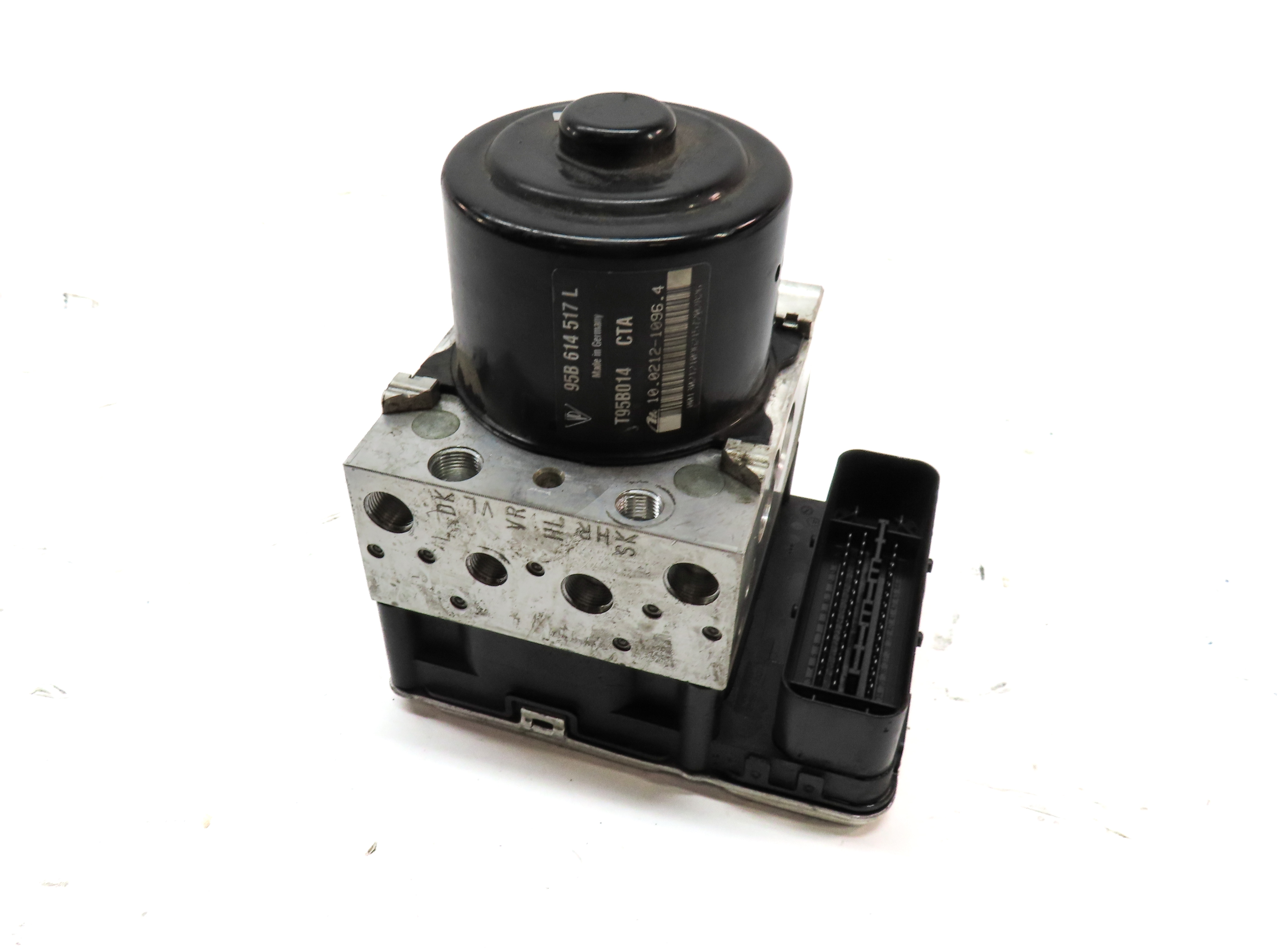 2017-2018 PORSCHE MACAN (95B) ANTI-LOCK ABS BRAKE PUMP MODULE (FROM 6/27/16) — exact item pictured